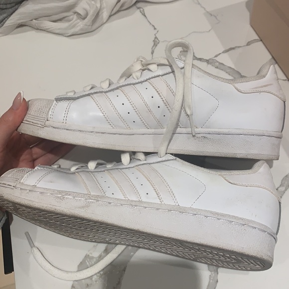 Adidas unisex sneakers. - Picture 1 of 4